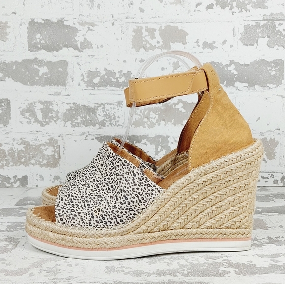 Toms Shoes - Toms Tan and Black Wedge Sandals